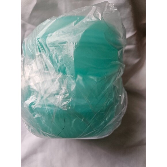 Tupperware New Set of 2 Round Sandwich Bagel Salad Storage Keepers A11 - Picture 2 of 2